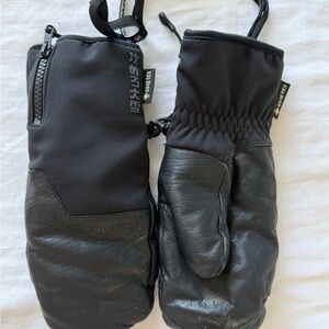 OYUKI GORE-TEX Black Insulated Mittens Kids